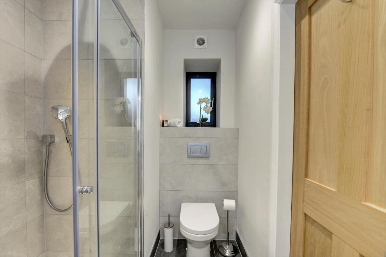 The Penthouse - Allocated Parking With City Views Ripon Exterior photo